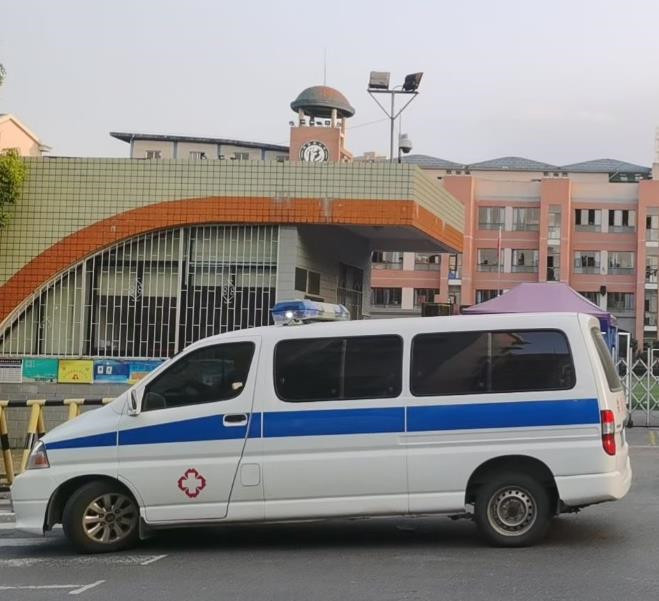 余姚救护车出租护送骨折病人一公里多少钱